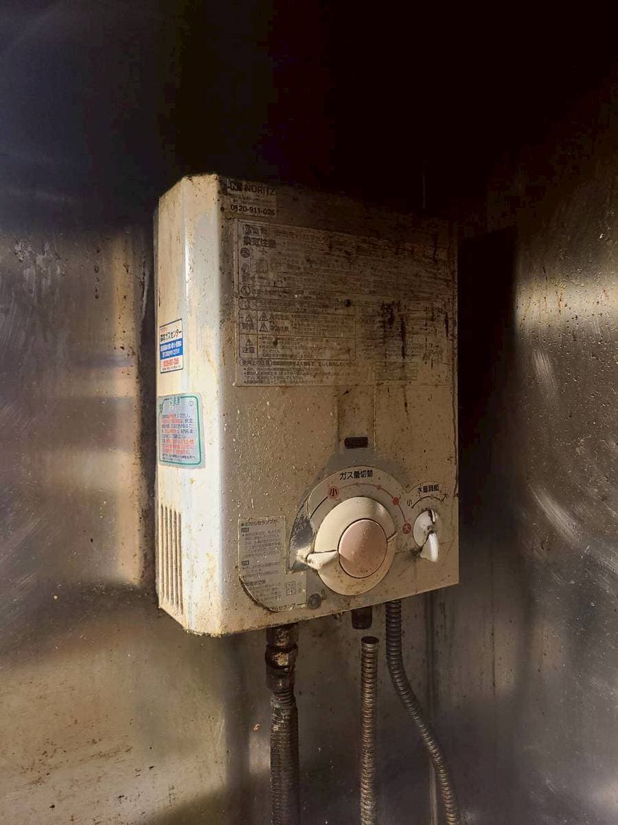湯沸し器取り替え工事 before