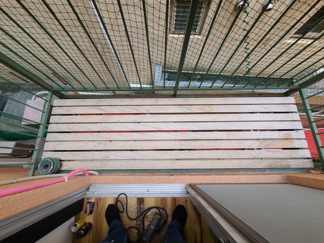 古いベランダの床の張り替え before