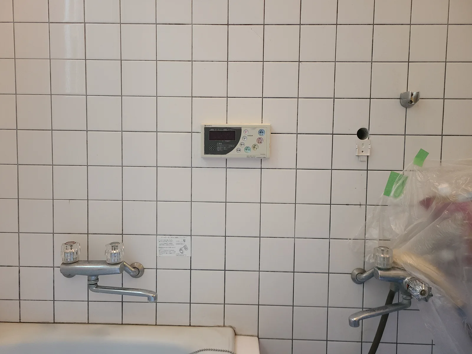 給湯管漏水引き直し工事 before