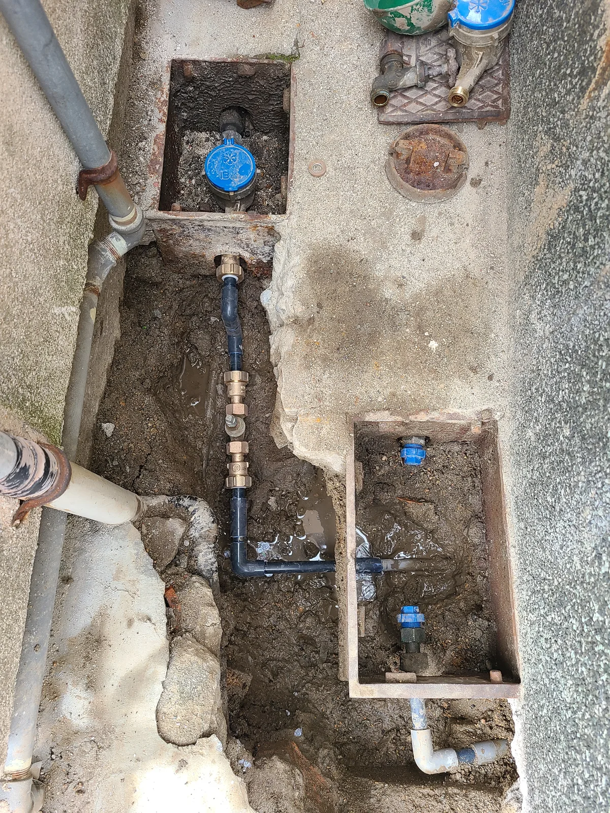 古い給水管から漏水、給水管取り替え工事 after